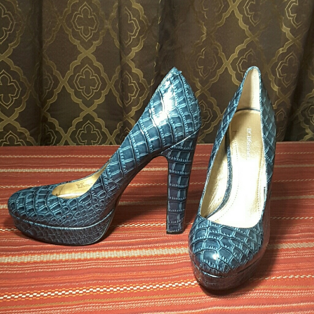 BCBGENERATION snakeskin pumps/heels/platforms 9